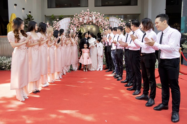 Bồi hồi về lễ đính hôn đã diễn ra một năm, Khánh Thi và Phan Hiển tiếp tục làm đám cưới?