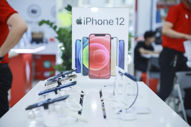 Giá iPhone 12 giảm về mức thấp nhất từ khi ra mắt