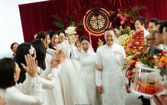 Võ Hoàng Yến và Minh Tú đều bắt hoa cưới của Diễm My 9x, kết quả 'vía' thuộc về ai?