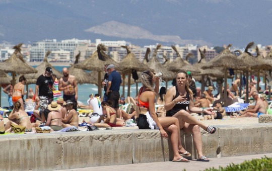 Châu Âu kỳ vọng một mùa hè được mở cửa đón du khách