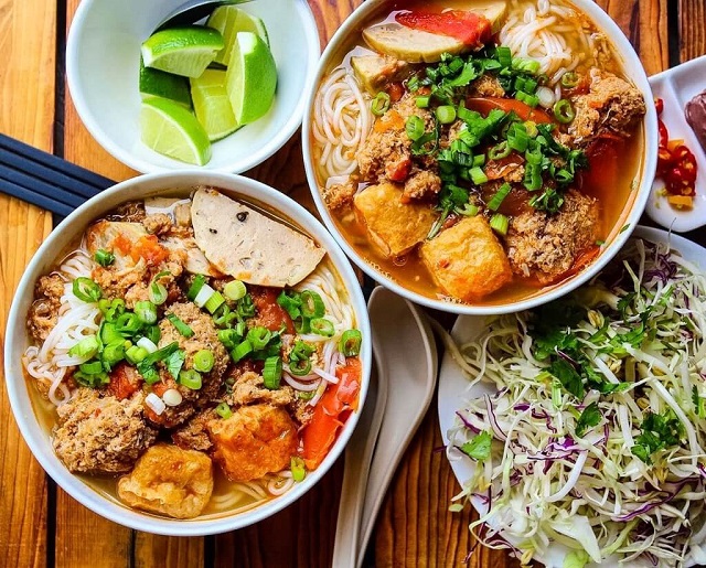Bún riêu Hà Nội và Sài Gòn - sự khác nhau giữa ẩm thực hai miền