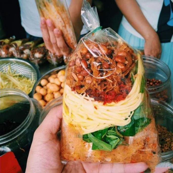 Bánh tráng trộn – Đặc sản đồ ăn vặt đi vào huyền thoại đất Sài Gòn Ảnh 3
