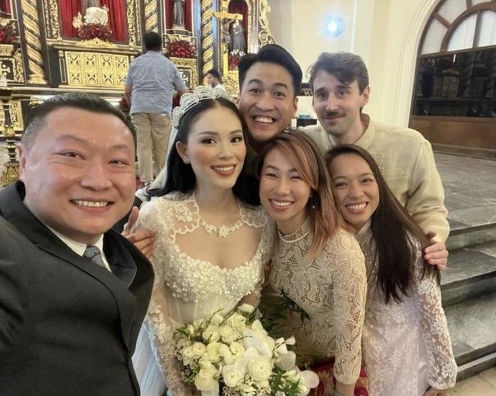 Loạt hình ảnh hiếm hoi trong hôn lễ của Linh Rin và Phillip Nguyễn: Hà Tăng 'đọ sắc' cùng một nữ ca sĩ 8x Ảnh 3