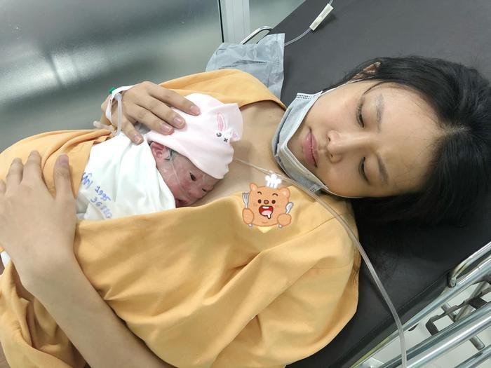 Trương Mỹ Nhân nhớ lại khoảnh khắc 'đau muốn bẻ cong thanh sắt' khi sinh con gái Ảnh 2