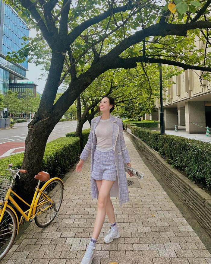 Thả dáng trên phố Nhật Bản, Bảo Ngọc gây 'choáng' với đôi chân dài nhất Vbiz Ảnh 3