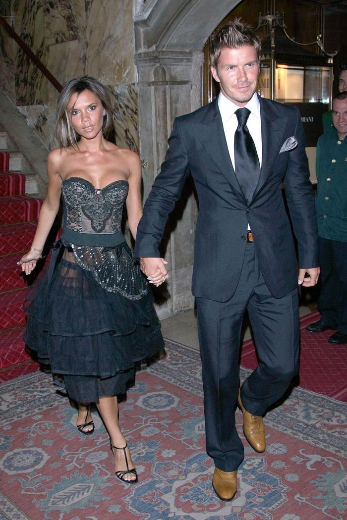 Thời trang sánh đôi David - Victoria Beckham: 24 năm đồng điệu từng khung hình Ảnh 10