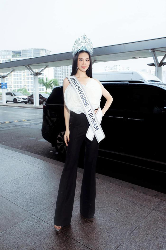 3 bộ váy màu trắng đẹp từng centimet mà Bùi Quỳnh Hoa diện tại Miss Universe: Chất quá chất Ảnh 5