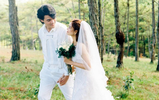 Trương Quỳnh Anh khoe ảnh diện váy cưới, chuẩn bị lên xe hoa?