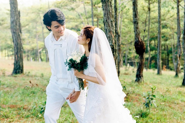 Trương Quỳnh Anh khoe ảnh diện váy cưới, chuẩn bị lên xe hoa?