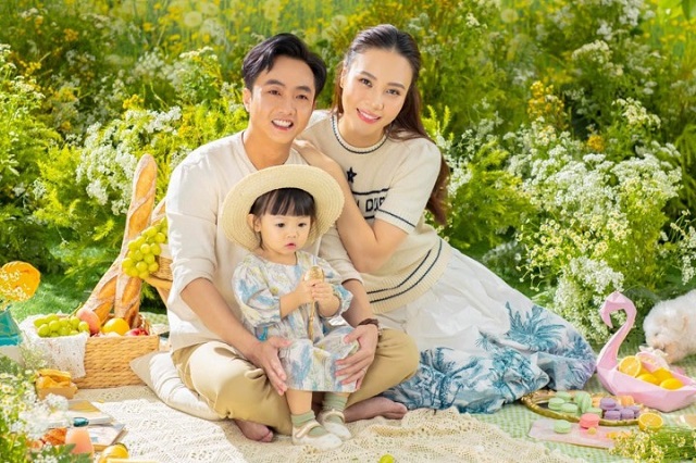 Cường Đô la khoe ảnh gia đình: Subeo - Suchin chiếm spotlight vì đáng yêu, Đàm Thu Trang bất ngờ 'quạu'