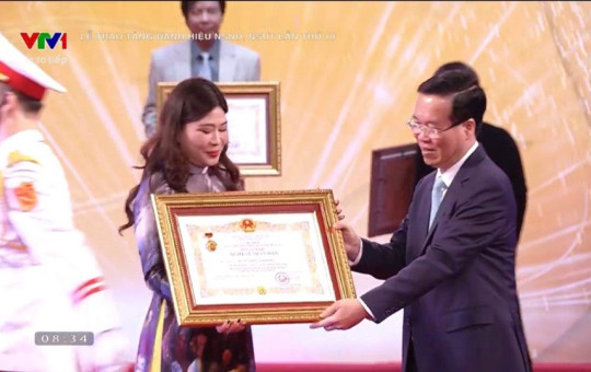 Nghệ sĩ Khánh Hòa được phong tặng danh hiệu Nghệ sĩ Nhân dân sau hơn 30 năm cống hiến