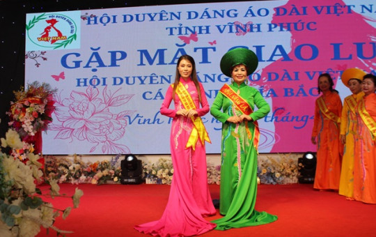 Doanh nhân Jasmin Trần hỗ trợ nhiệt tình chương trình Giao lưu Hội Duyên Dáng Áo Dài Việt Nam các tỉnh phía Bắc.