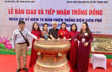 Doanh nhân Đàm Hương Thủy và NTK Hương Beful tham dự Lễ bàn giao và tiếp nhận Trống Đồng mừng chiến thắng Điện Biên Phủ